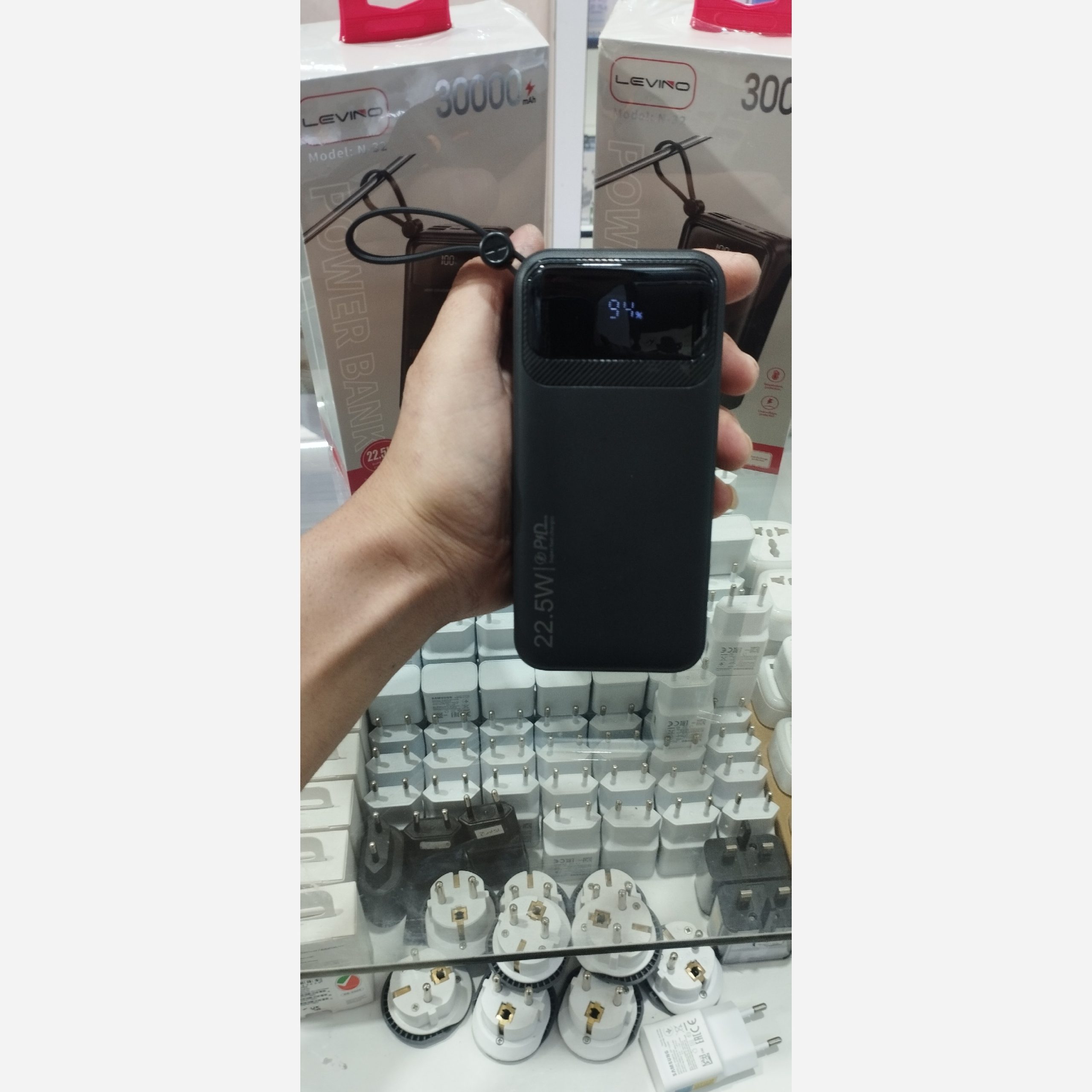 پاوربانک ۱۲ وات لوینو مدل N-32 ظرفیت ۳۰۰۰۰ میلیآمپر ساعت - تصویر 3