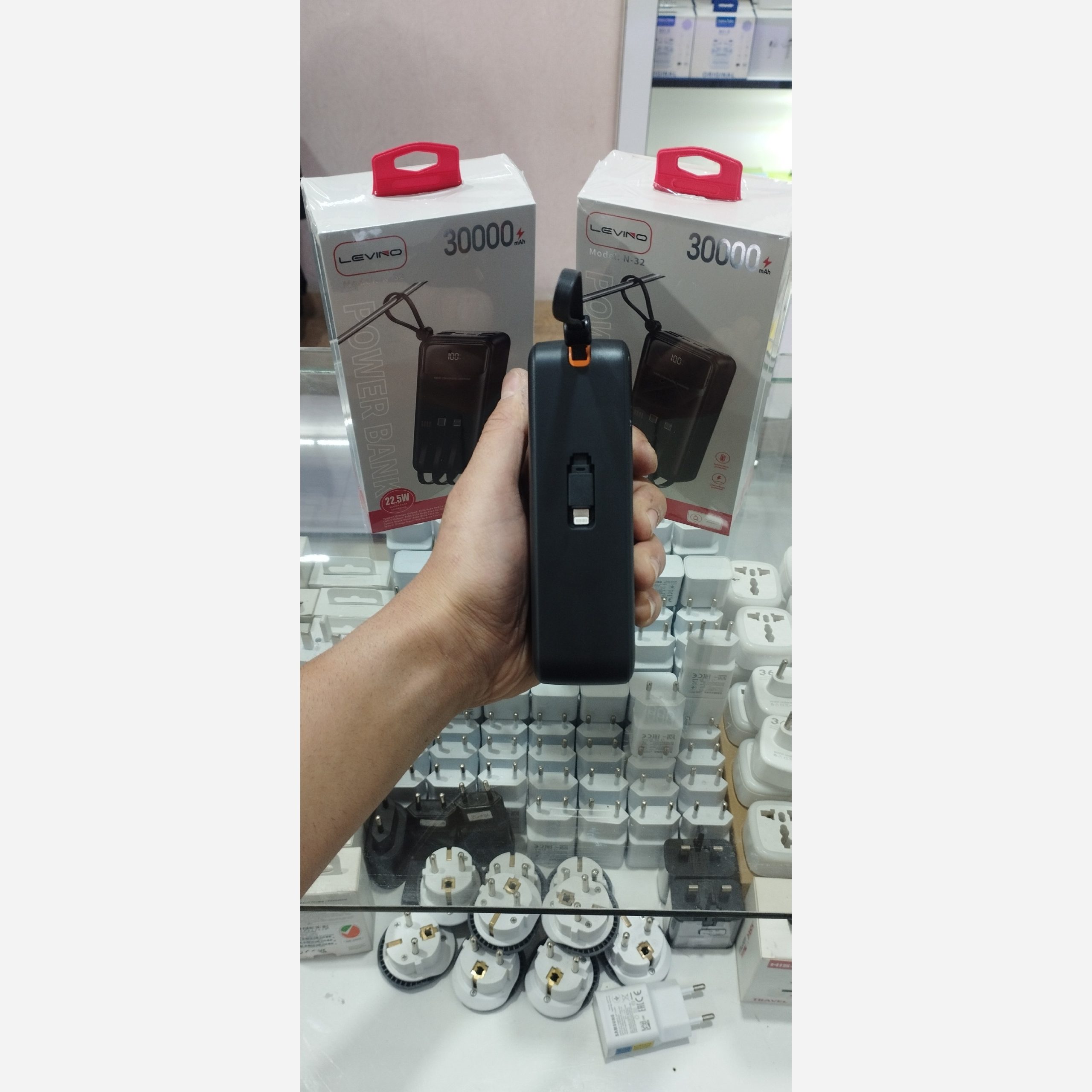 پاوربانک ۱۲ وات لوینو مدل N-32 ظرفیت ۳۰۰۰۰ میلیآمپر ساعت - تصویر 4